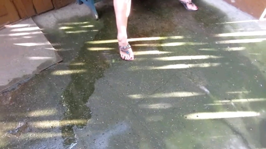 Io e mia moglie e la piscia a casa nostra #87885564