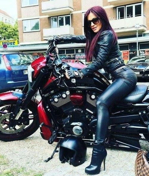 Biker girls in leather 1 - por redbull18
 #95911354