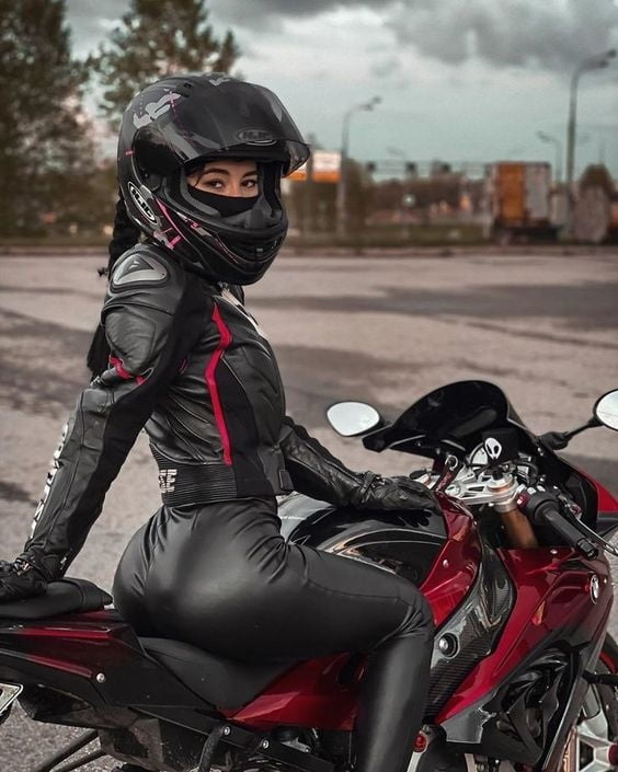 Biker girls in leather 1 - par redbull18
 #95911386