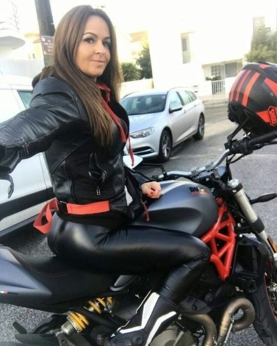 Biker girls in leather 1 - por redbull18
 #95911389