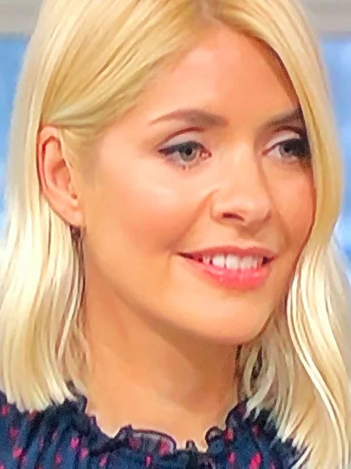 Mes présentateurs télé préférés - holly willoughby pt.87
 #106178674