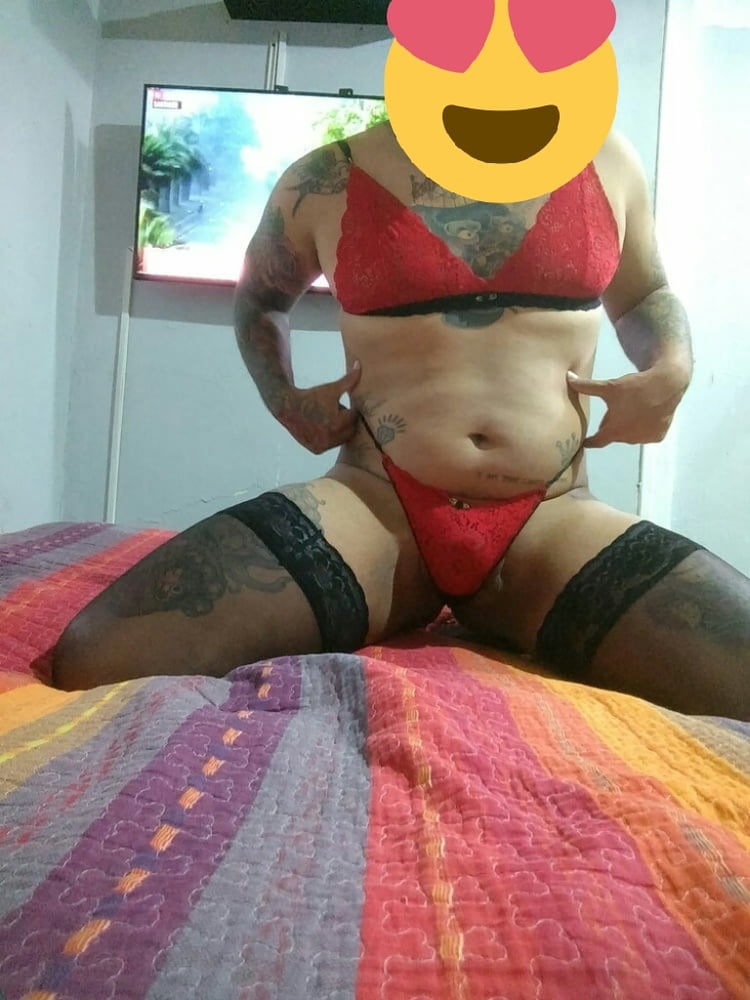 Sexy crossdresser en lingerie
 #104834273