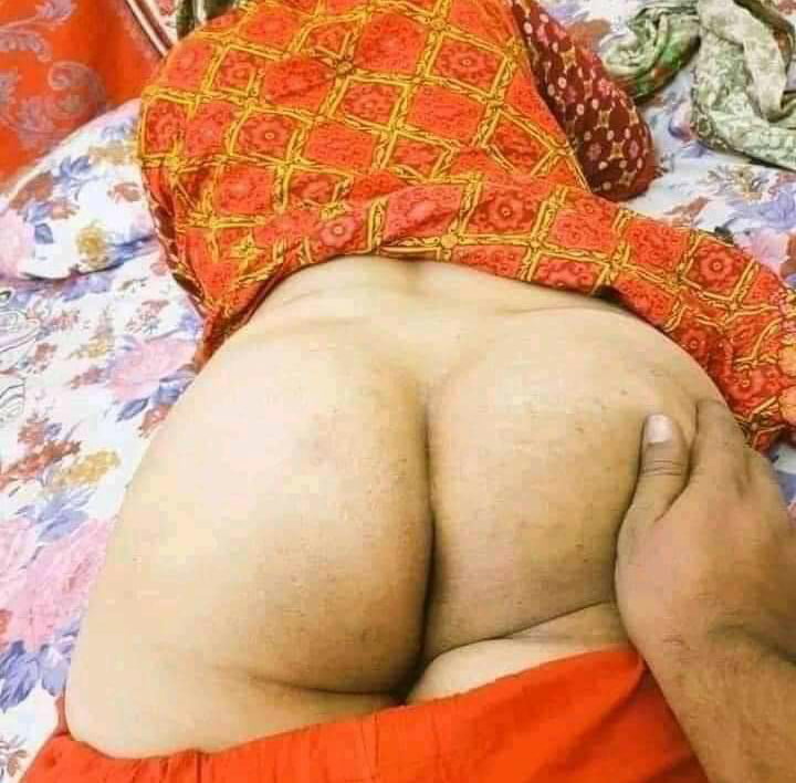 Indische Ehefrauen großen Arsch pixs
 #80408651