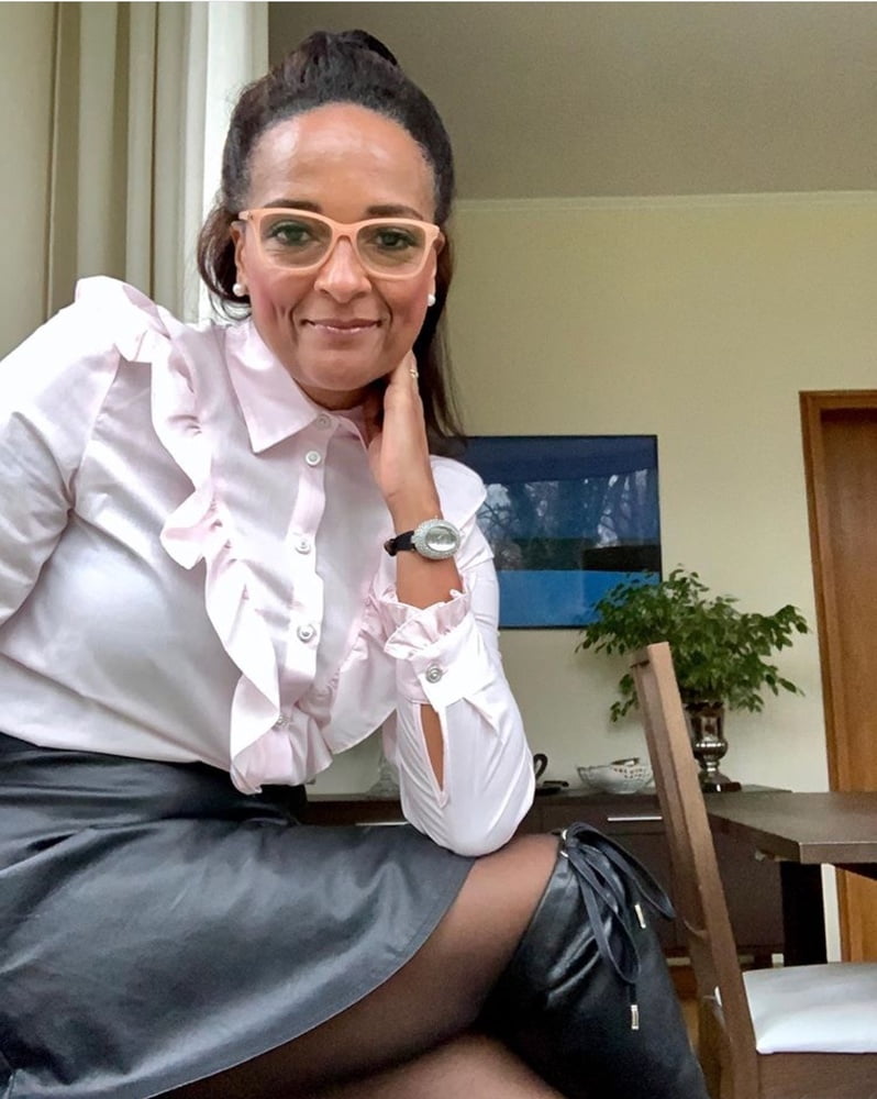 Insta milfs & gilfs usando botas no.16
 #102144114