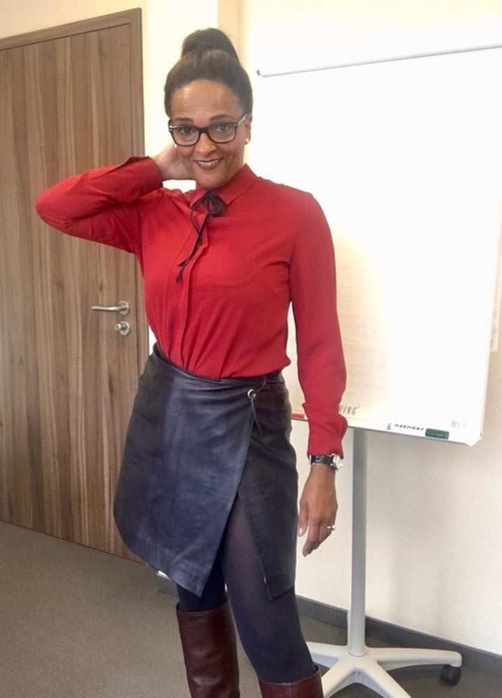 Insta milfs & gilfs usando botas no.16
 #102144115