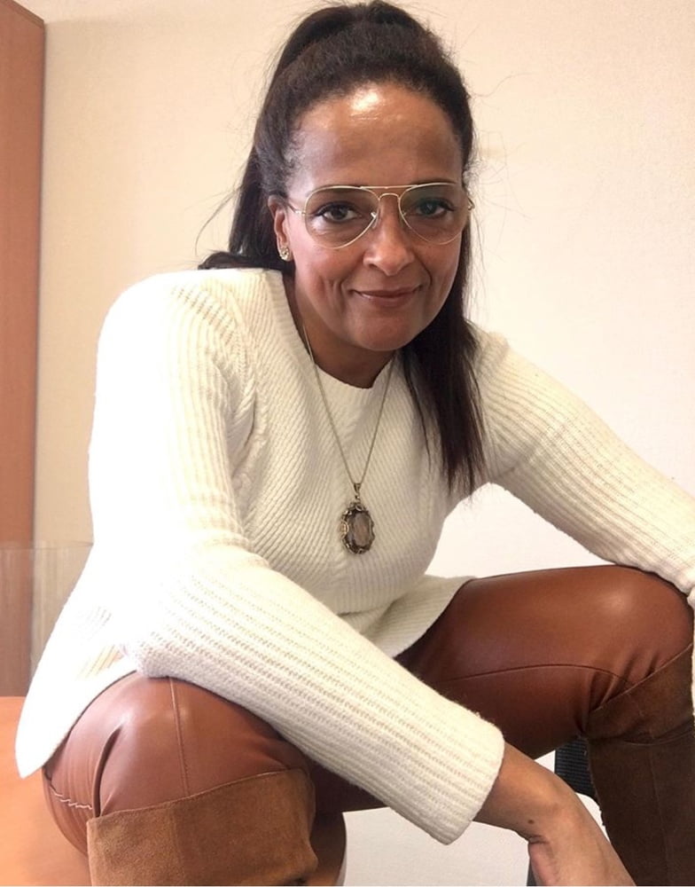 Insta milfs & gilfs usando botas no.16
 #102144118