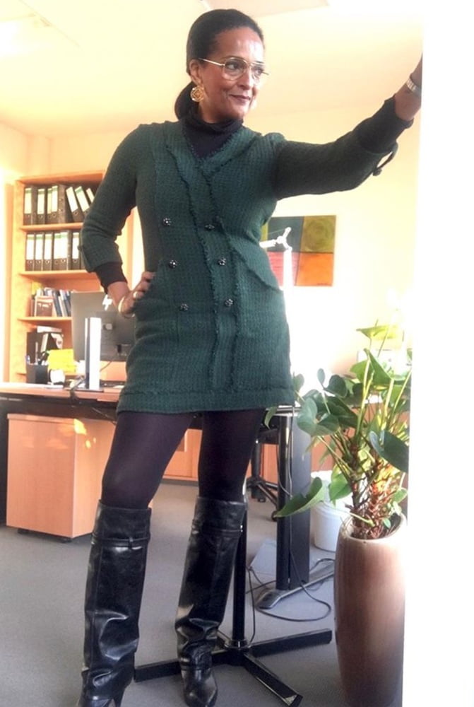 Insta milfs & gilfs usando botas no.16
 #102144120