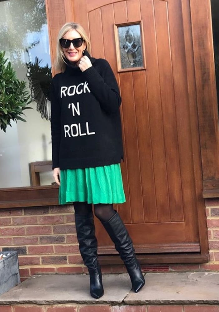 Insta milfs & gilfs usando botas no.16
 #102144132