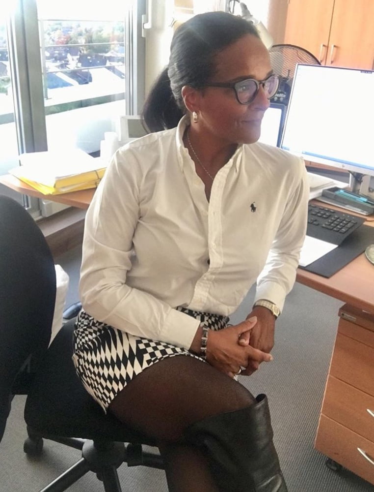 Insta milfs & gilfs usando botas no.16
 #102144145