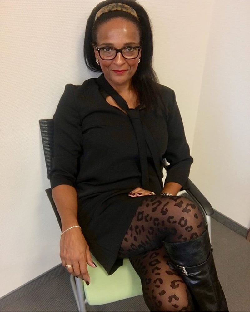 Insta milfs & gilfs usando botas no.16
 #102144149