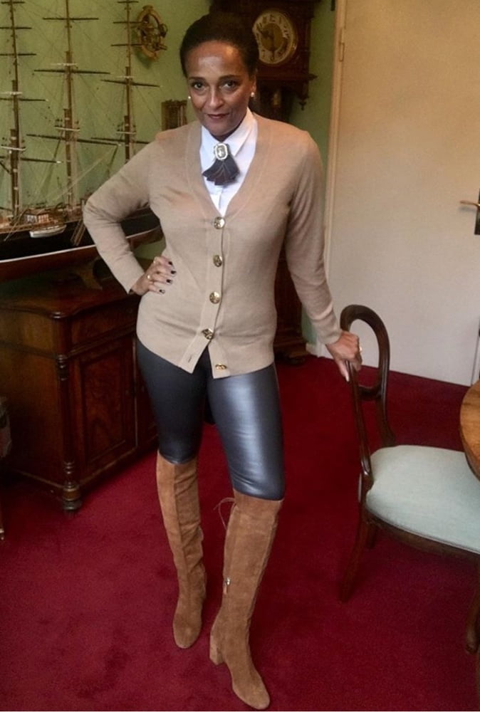 Insta milfs & gilfs usando botas no.16
 #102144153