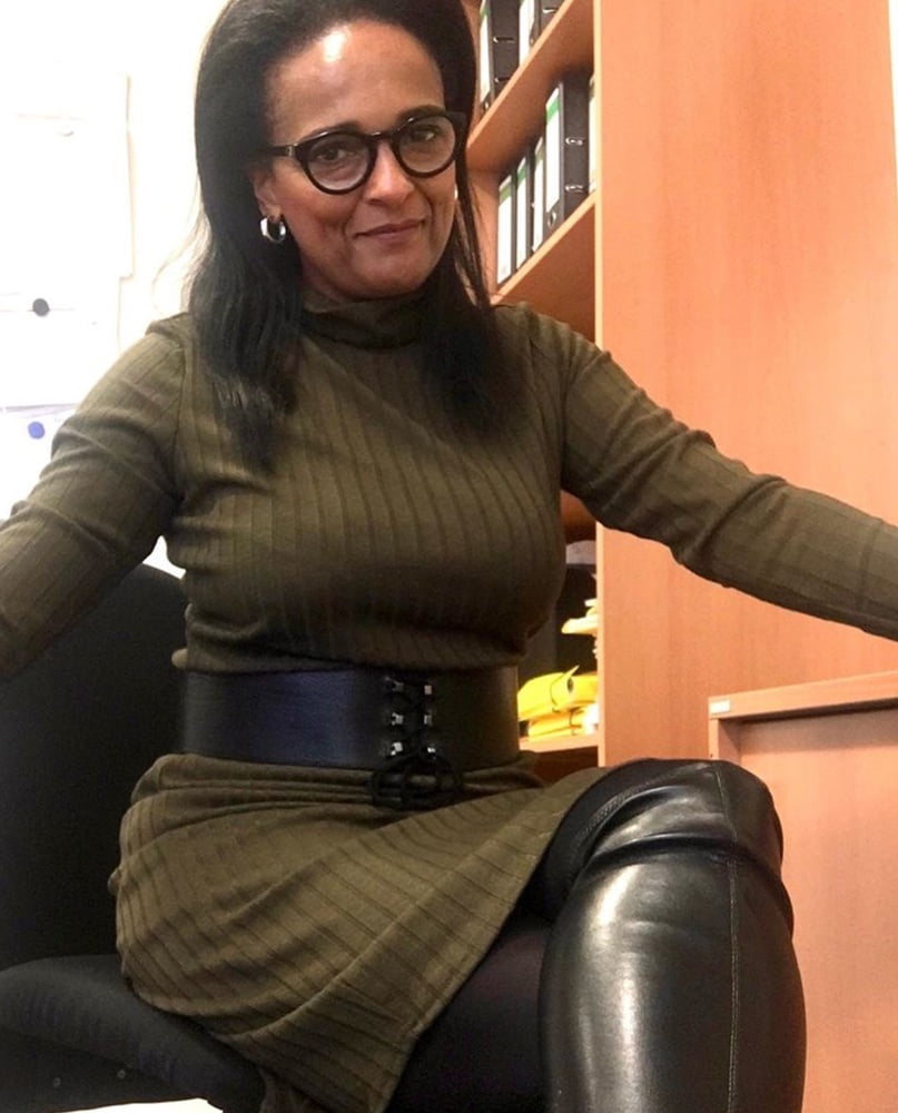 Insta milfs & gilfs usando botas no.16
 #102144156