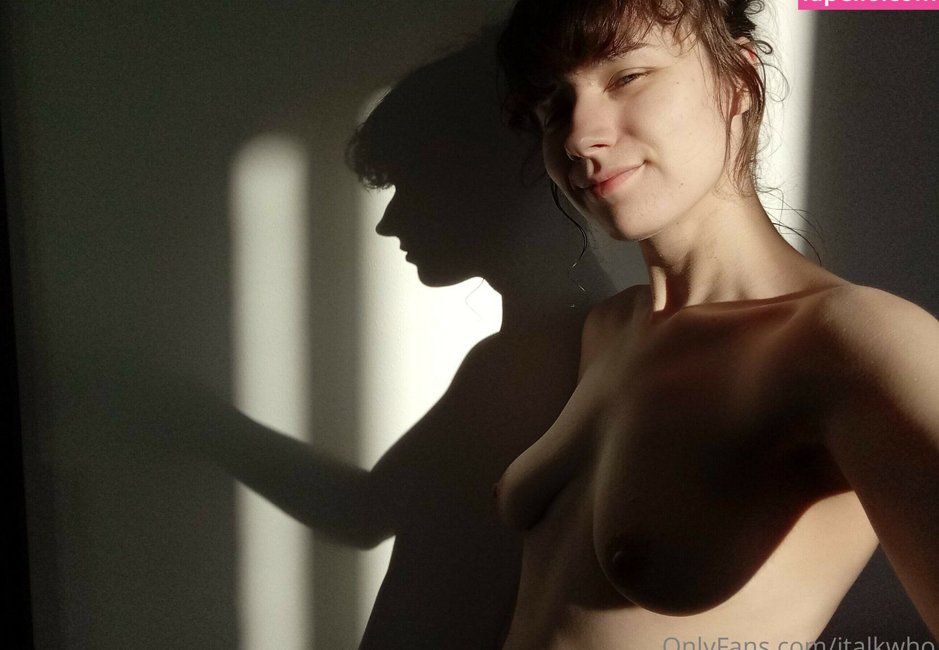 Italkwho desnuda #108344717