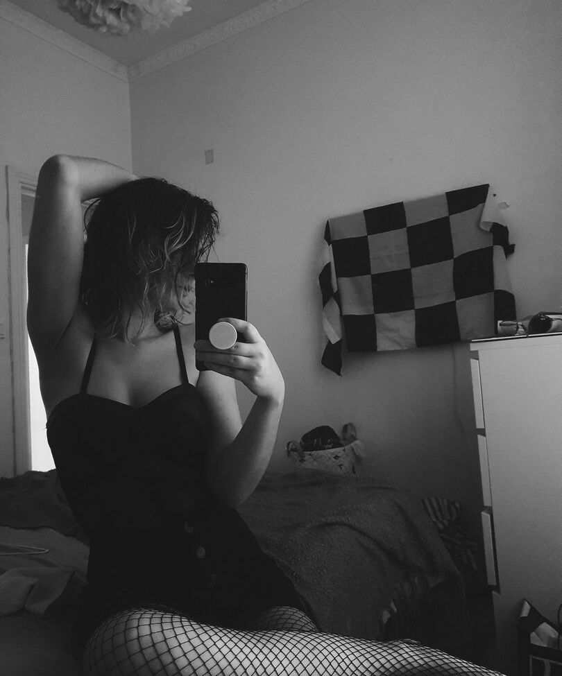 Italkwho desnuda #108344744