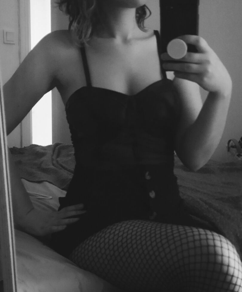 Italkwho desnuda #108344745