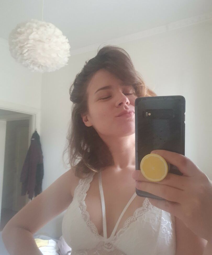 Italkwho desnuda #108344784