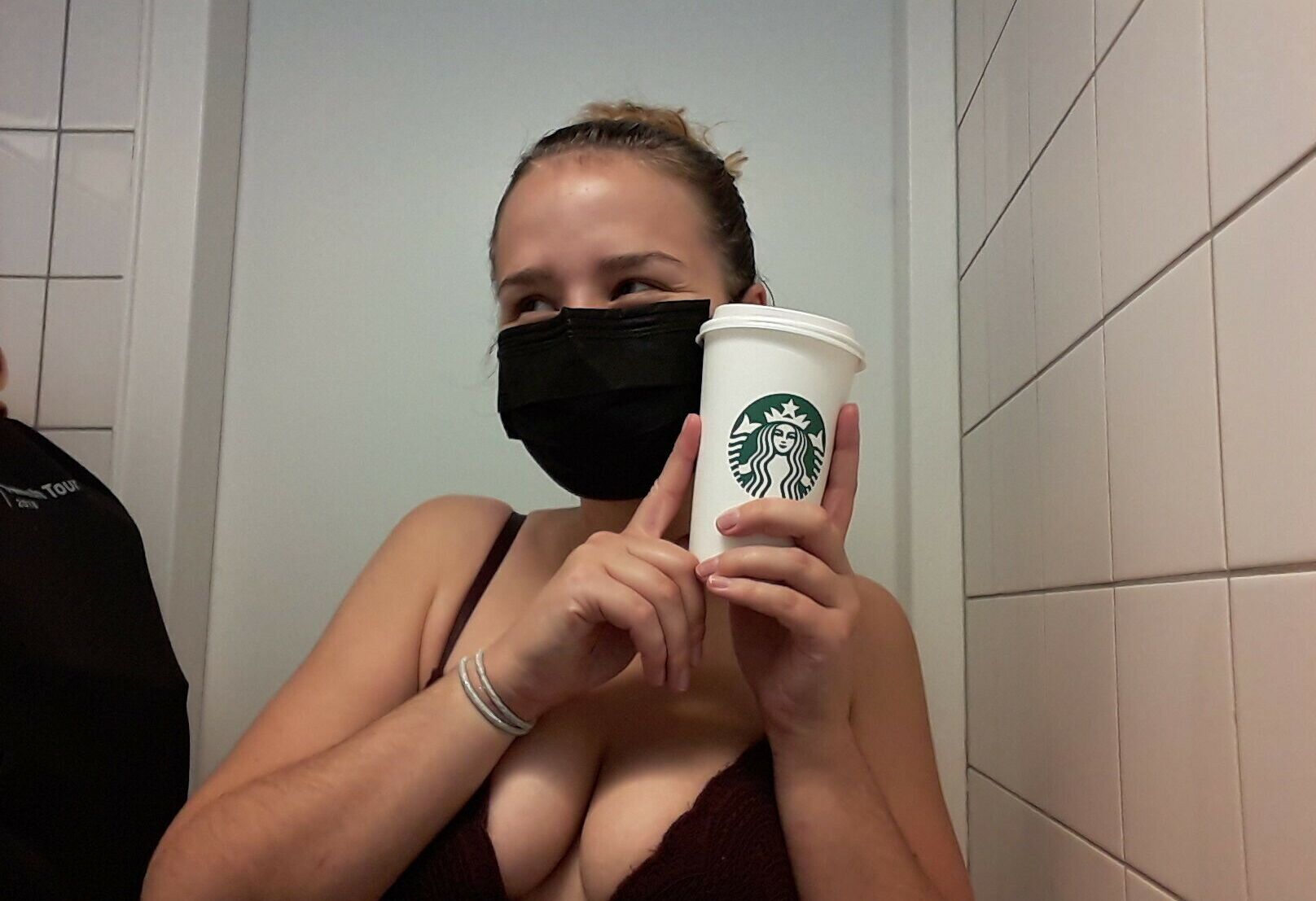 Italkwho desnuda #108344823