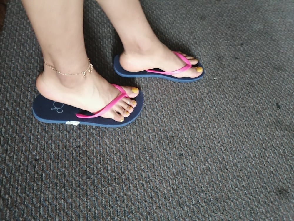 Meine sexy Füße in Flip Flops 2
 #103774203
