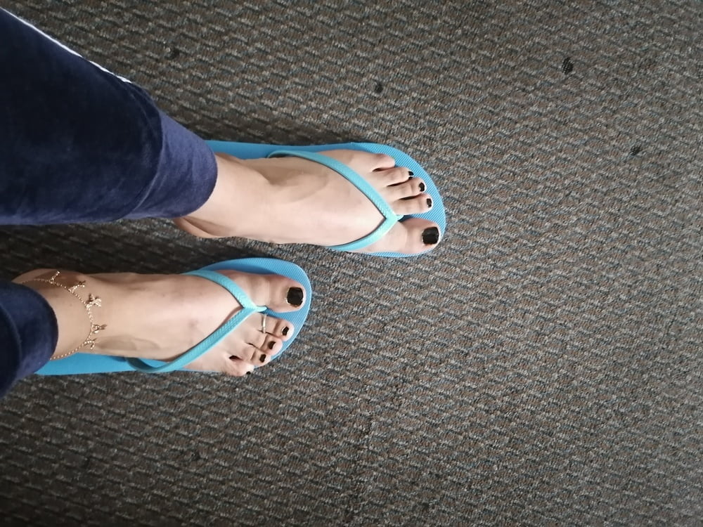 Mis pies sexy en chanclas 2
 #103774221