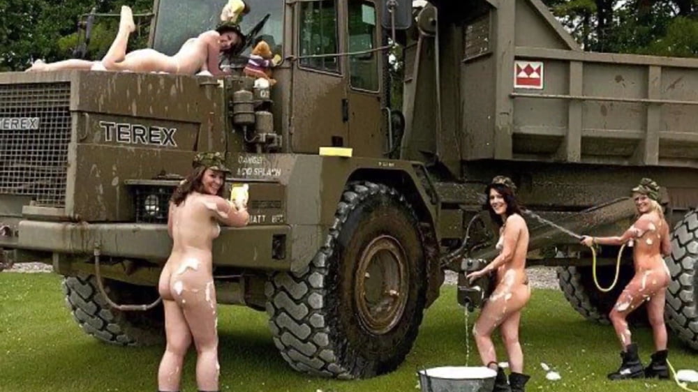 Swags desnuda caridad calendario militar
 #93586645