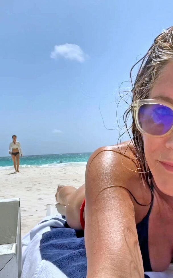 Jennifer Aniston desnuda #107937718