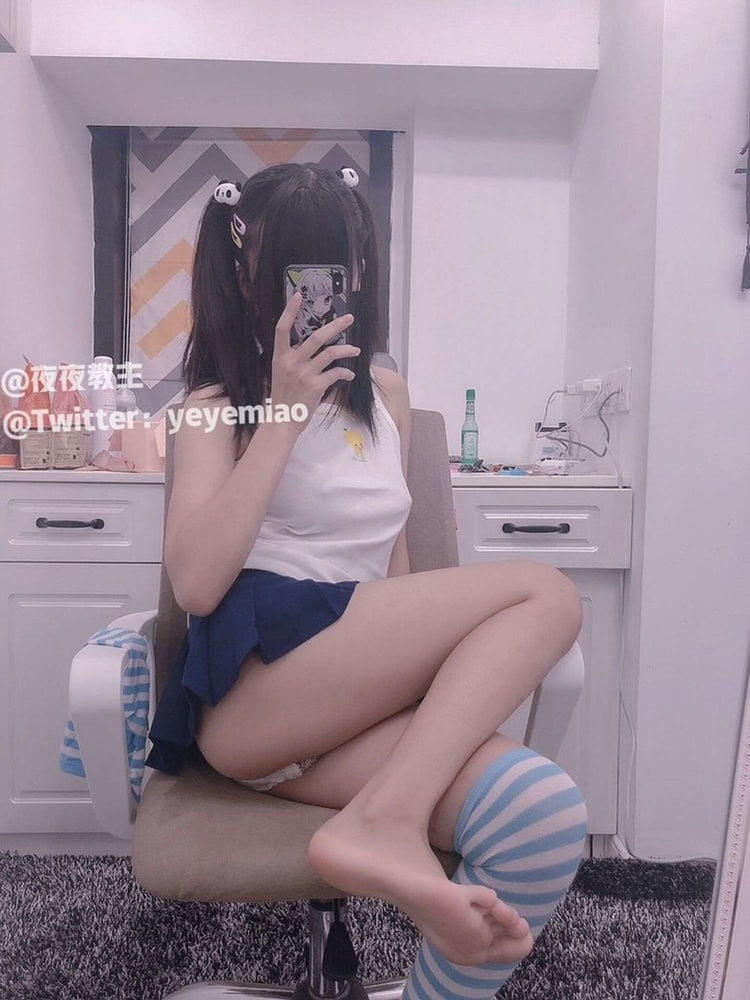 Sexy chinesisches Mädchen
 #102512269