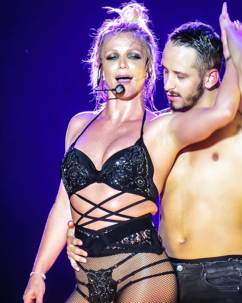 Britney spears en vivo
 #97917299