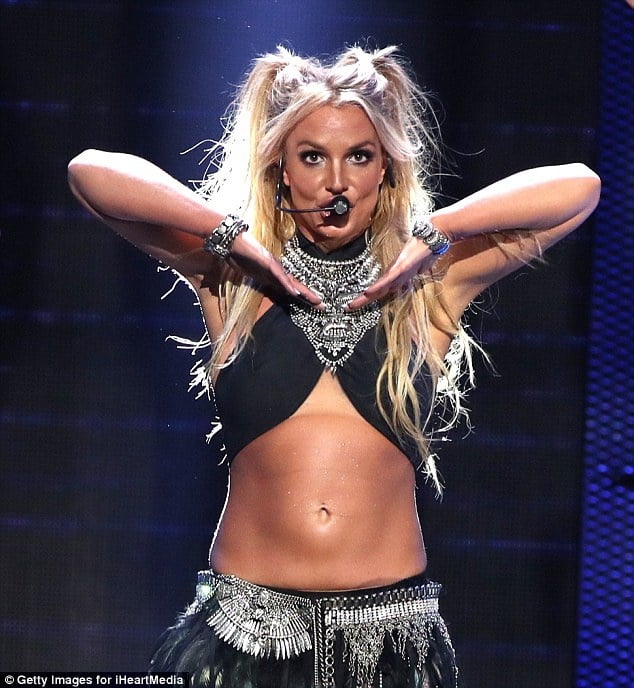 Britney spears en vivo
 #97917316