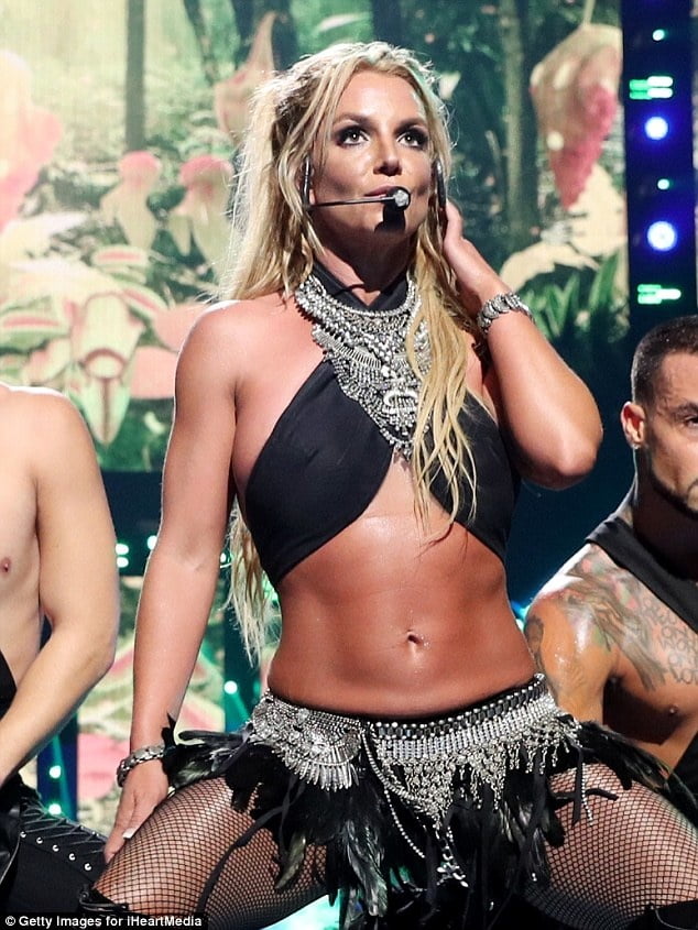 Britney spears en vivo
 #97917317
