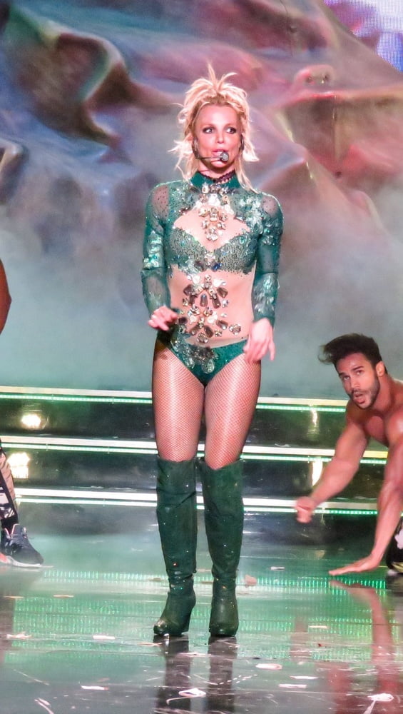 Britney spears en vivo
 #97917390