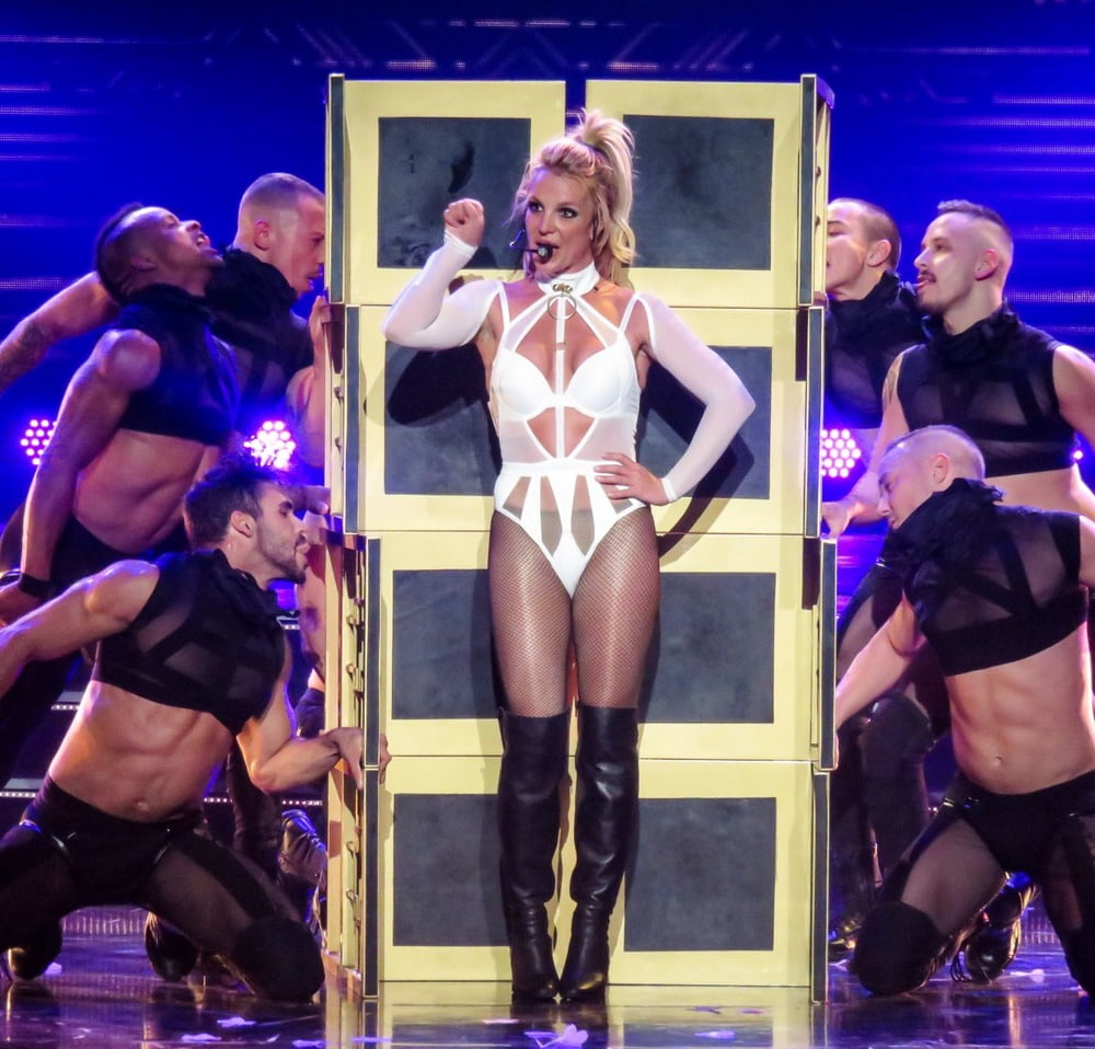 Britney spears en vivo
 #97917394