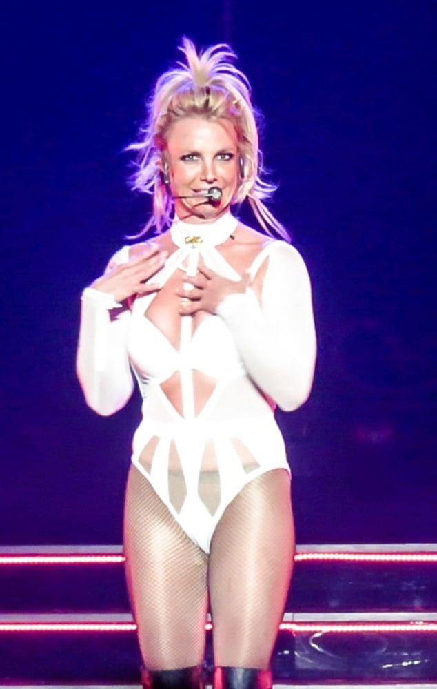 Britney spears en vivo
 #97917414