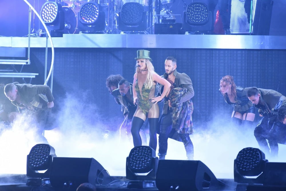 Britney spears en vivo
 #97917433