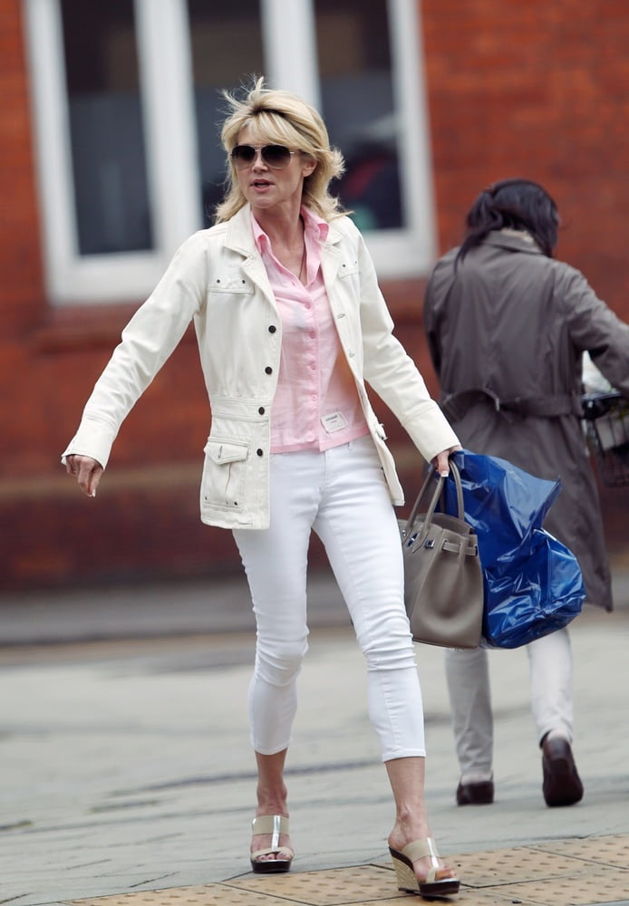 Anthea turner, britische Berühmtheit, weiße enge Hose nn
 #104483178