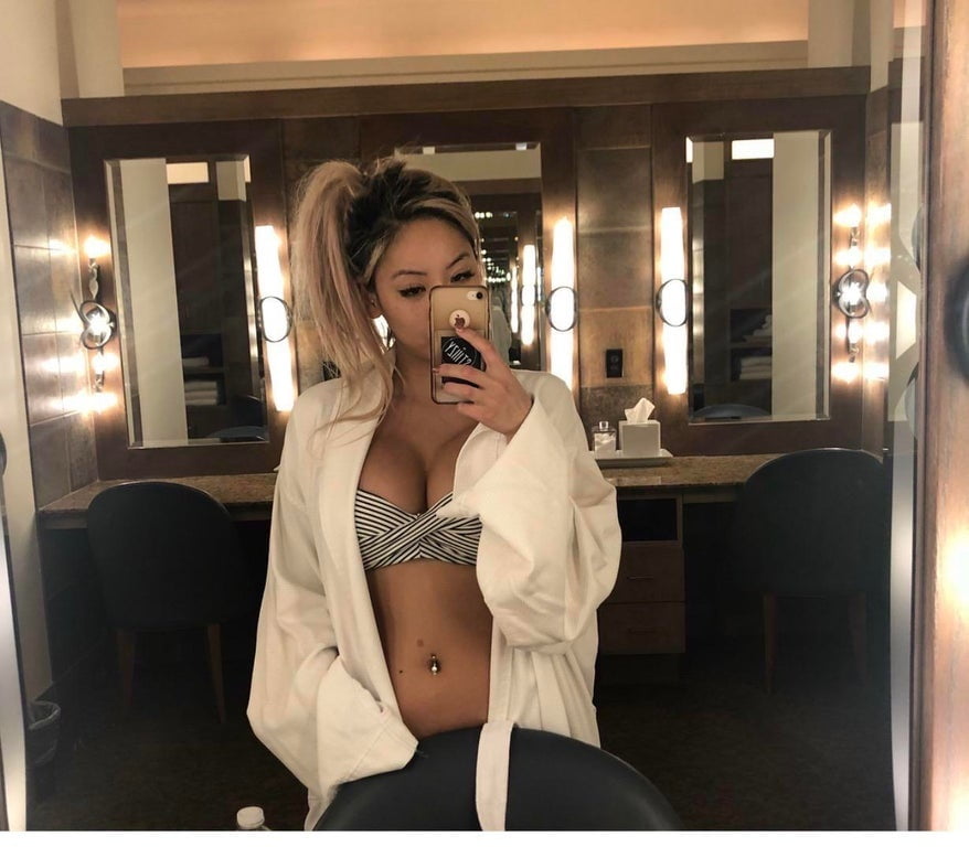 Chica asiática carga 3
 #105961197