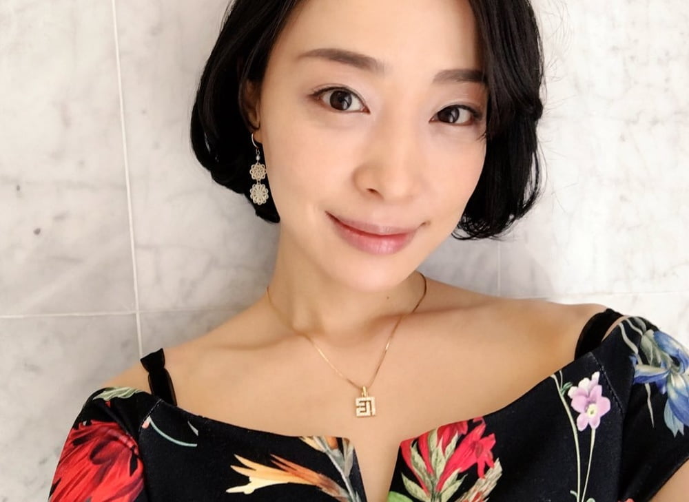 Chica asiática carga 3
 #105961219