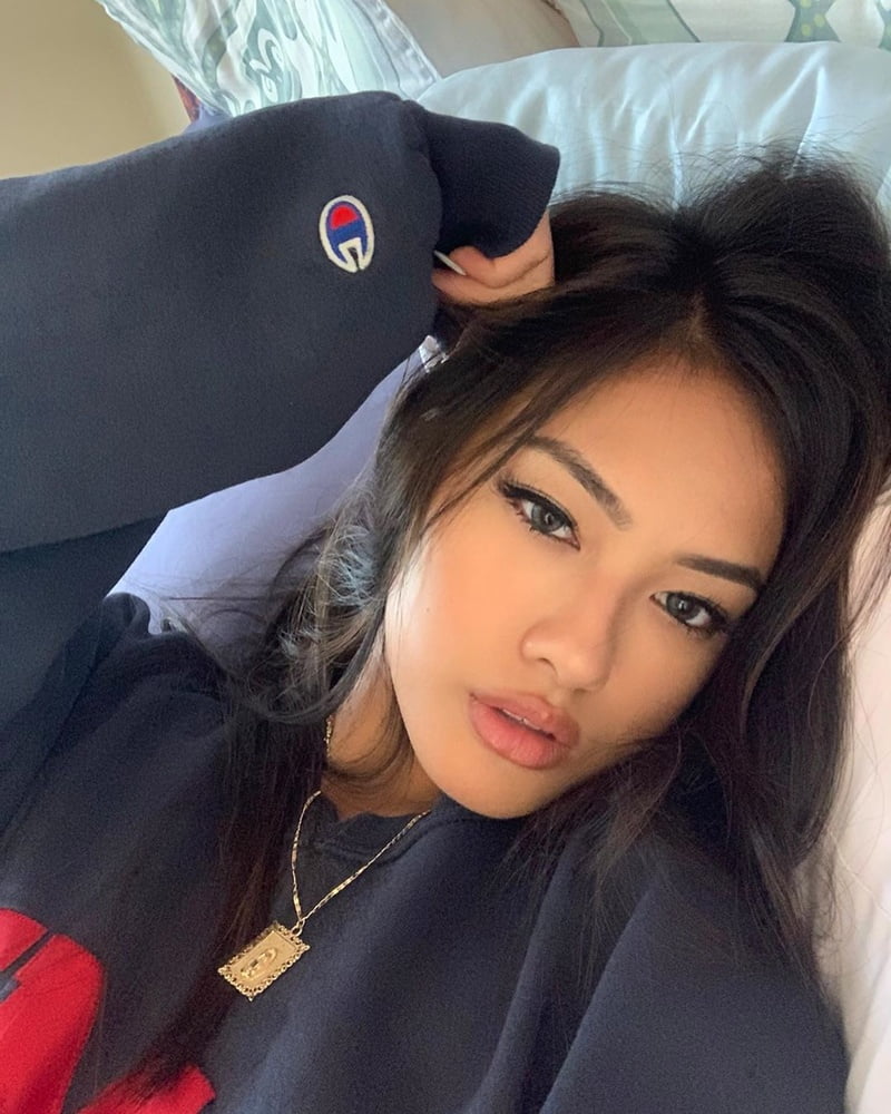 Chica asiática carga 3
 #105961239