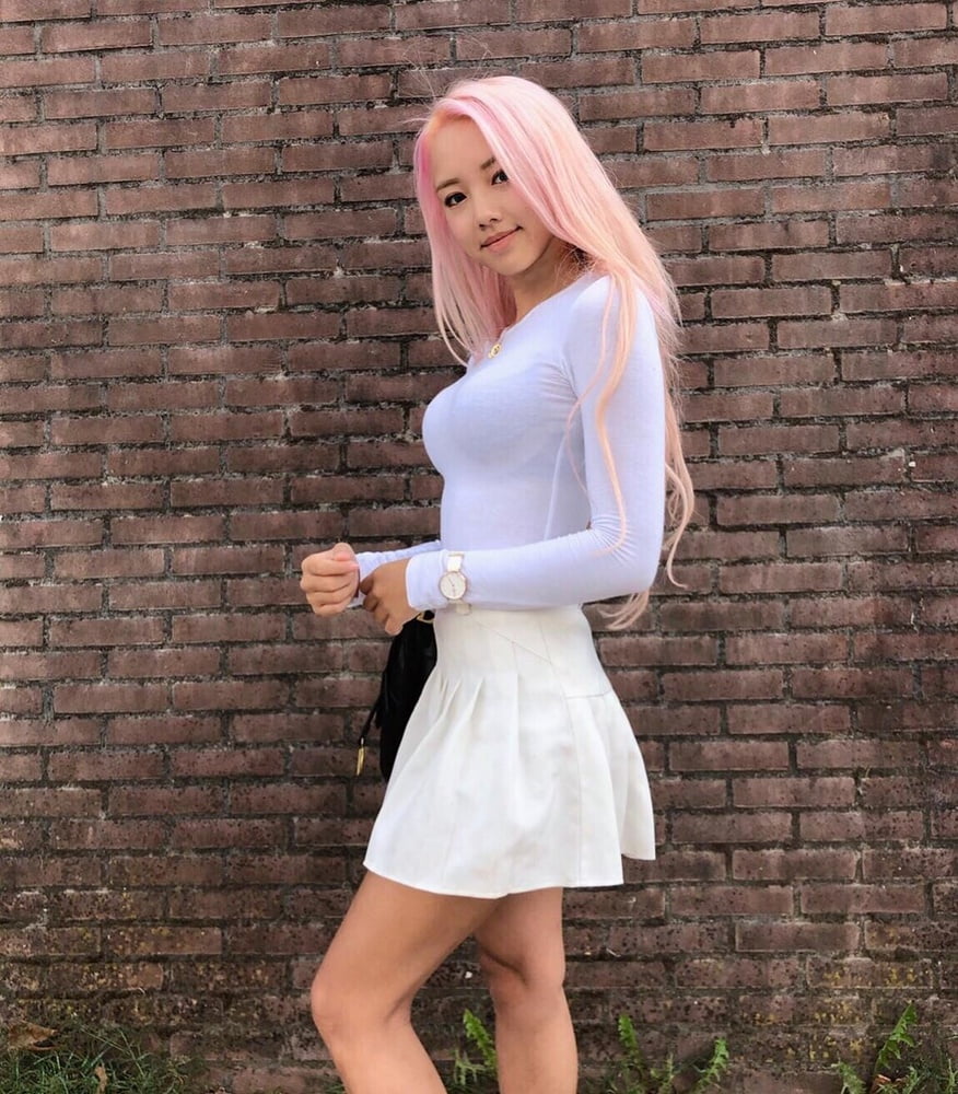 Chica asiática carga 3
 #105961240