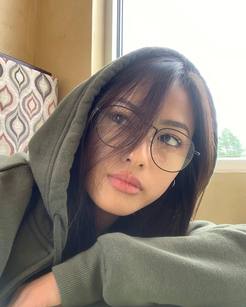 Chica asiática carga 3
 #105961242