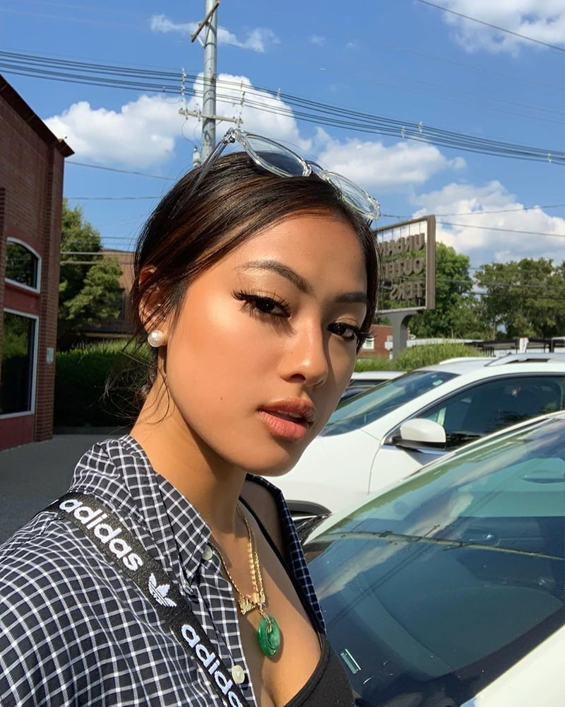 Chica asiática carga 3
 #105961245