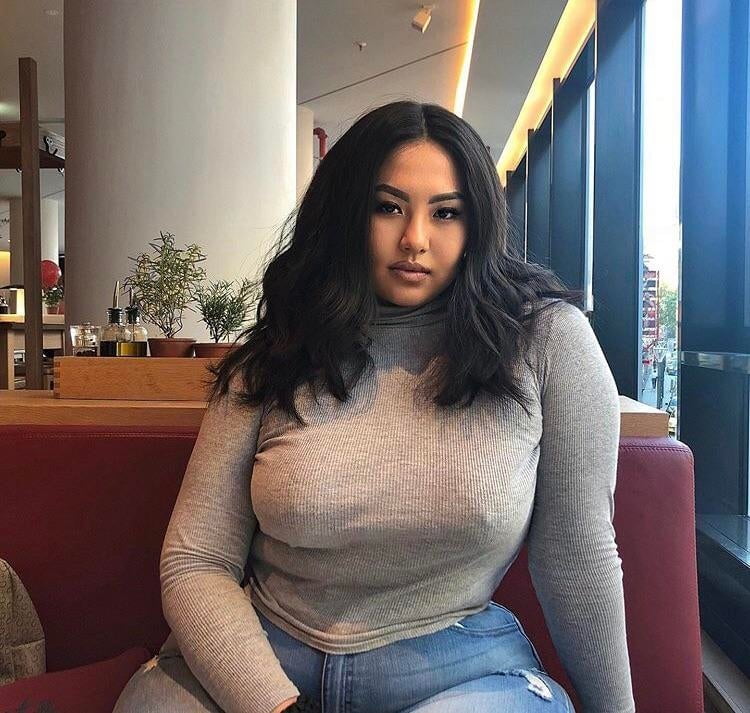 Chica asiática carga 3
 #105961284