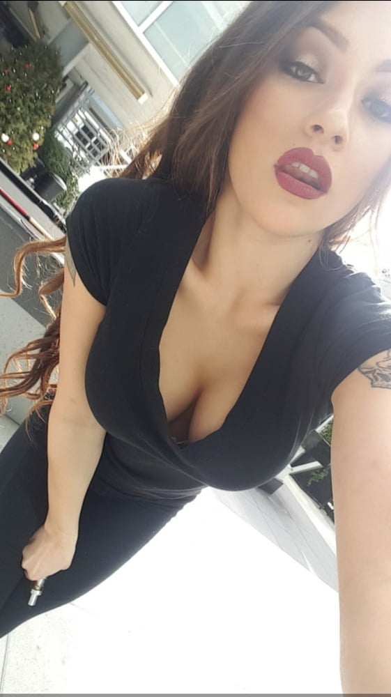 Sexy Tattoo Mädchen schöne Titten hübsches Gesicht selfshot
 #81913843