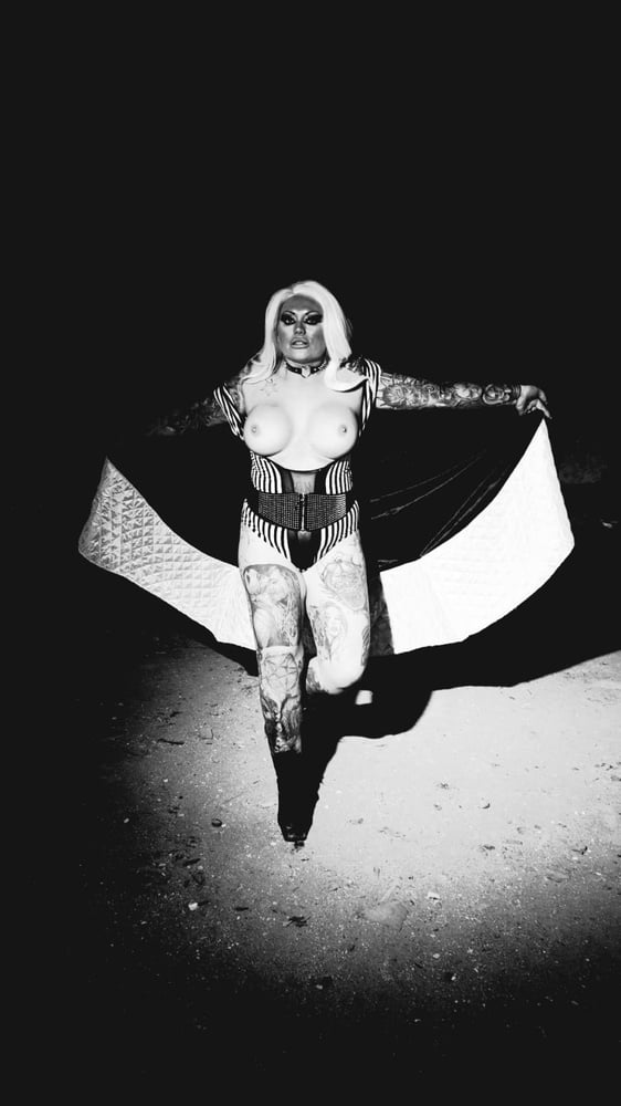 MONOCHROME HOTTIE #106727002