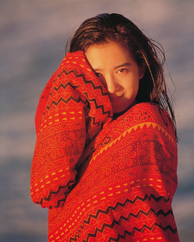 Emi wakui
 #87516100