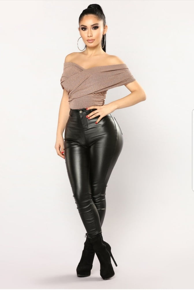 Latex Frauen
 #92746129