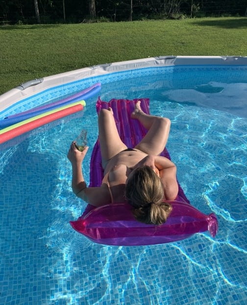 Matures in the pool #92406963