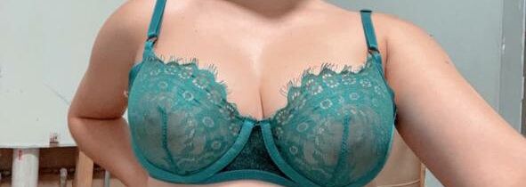 Holy Yoly desnuda #109725944