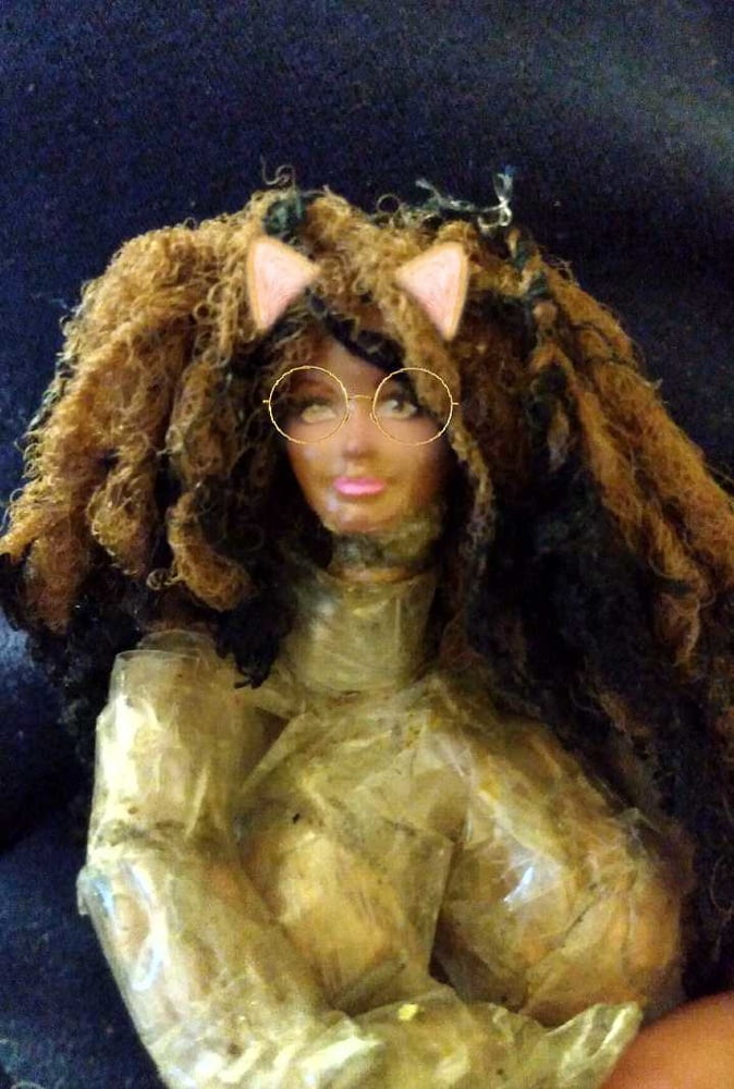 Shivani (Mini Barbie figure doll) #97590437
