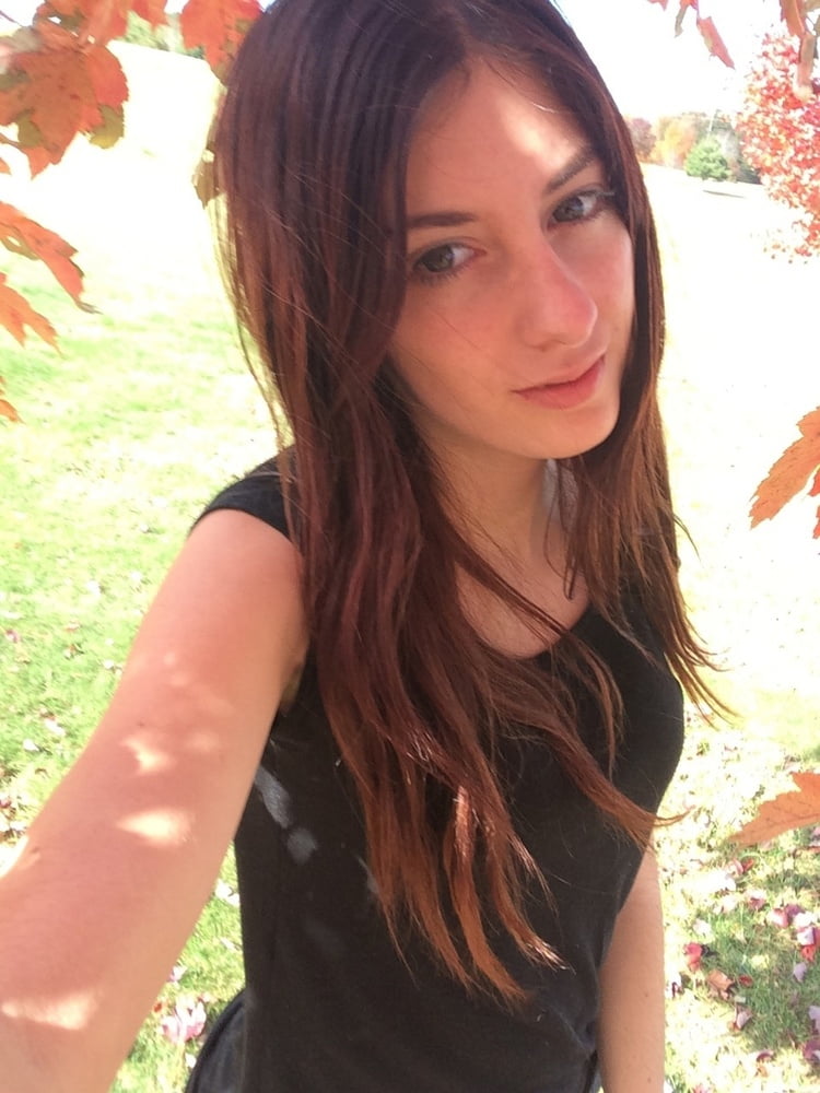 Pallido petite gonfio emo ragazza esposta
 #99690991