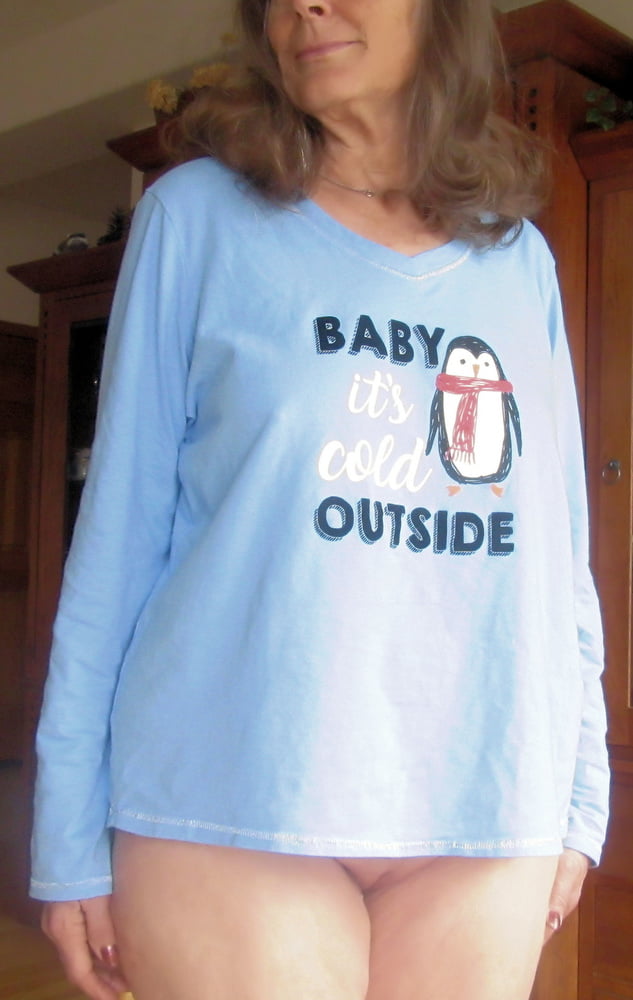 Mujer madura burlándose
 #91900737